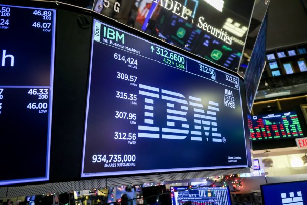 <p>"Fallamos": CEO de IBM admite duro traspié por débiles ventas mientras las acciones se hunden más de 20%</p>