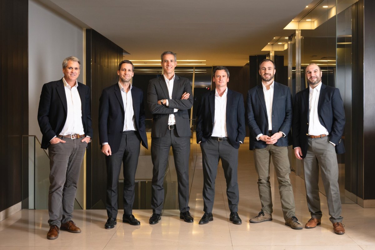 <p>El socio y portfolio manager de Frontal Trust, Jorge Prieto; el Head Distribución & IR de Toesca, Nicholas de Bourguignon; el socio y gerente general de Toesca, Carlos Saieh; el socio y portfolio manager de Crédito Privado de Toesca, Manuel Ossa; el socio y portfolio manager de Frontal Trust, Benjamín Viel; y el gerente general de Frontal Trust, Claudio Mehech.</p>