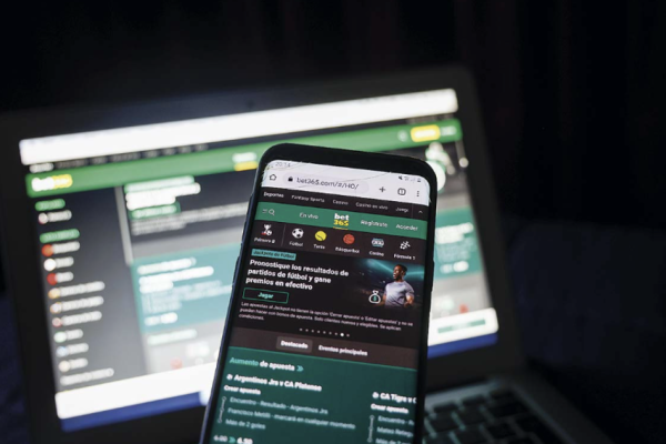<p>SII revela nómina de 10 plataformas de apuestas en línea que no se inscribieron para pagar IVA Digital</p>