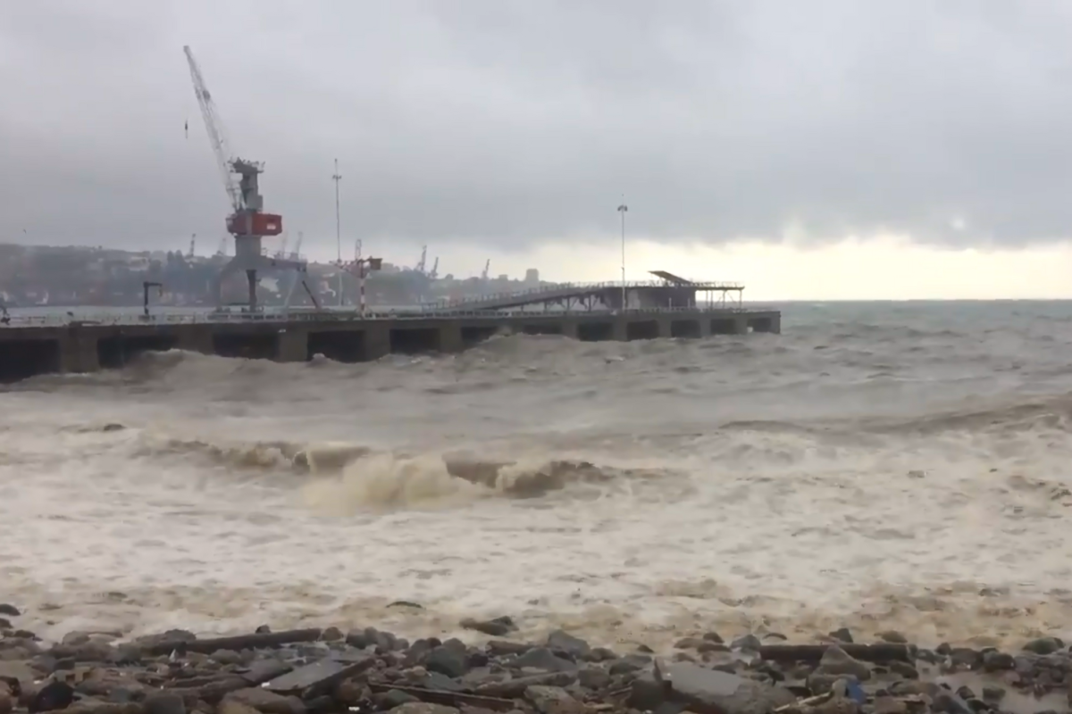 <p>Puertos cerrados en el Bíobío: Directemar mantiene alerta por fuertes marejadas desde Huasco al Golfo de Penas</p>