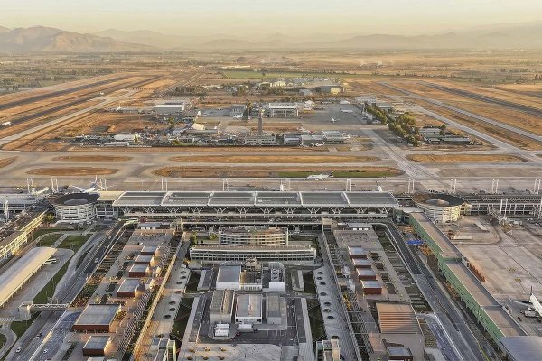 Gobierno inicia estudio que definirá una tercera pista y nuevos terminales en Aeropuerto de Santiago