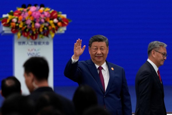 <p>Xi Jinping llama a establecer leyes, reglamentos y monitoreos "para garantizar que la IA esté siempre bajo control humano"</p>