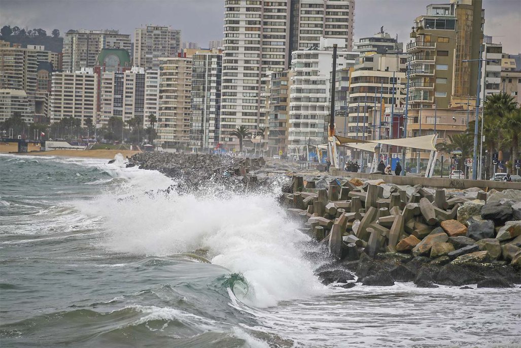 Sistema frontal impacta a 10 regiones: sectores productivos reportan daños acotados y operación normal