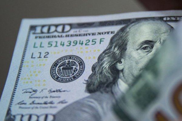 <p>Dólar abre a la baja por recuperación del cobre pero con inversionistas atentos a Medio Oriente</p>