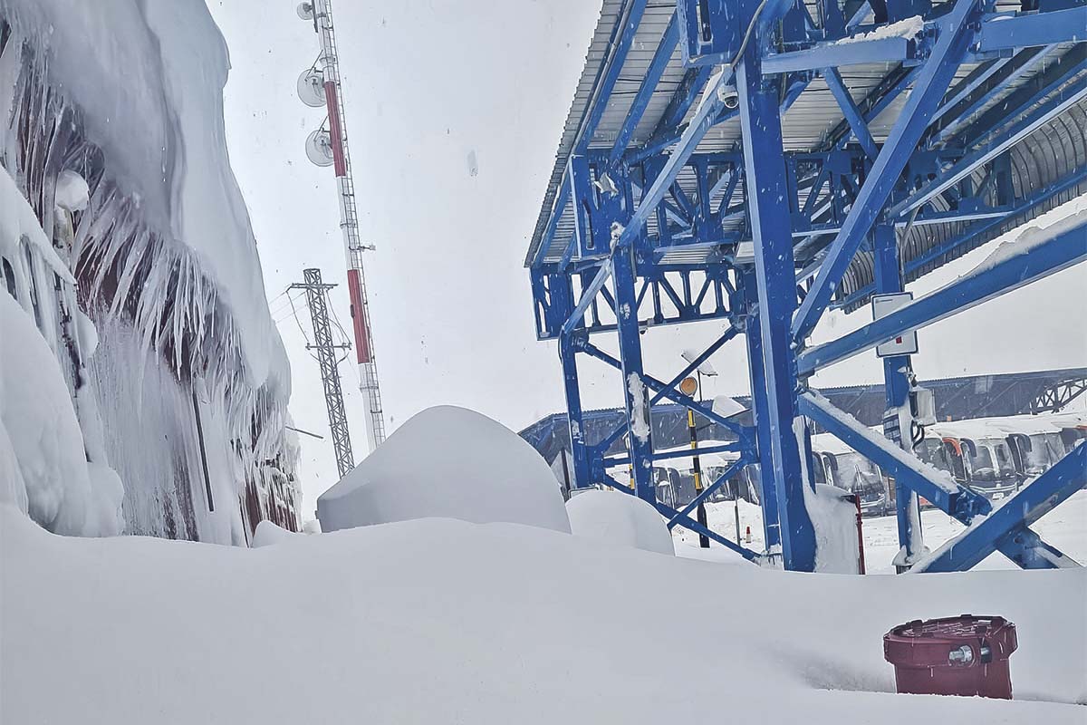 <p>Grandes mineras resisten al temporal sin cesar operaciones y Sonami pide al Gobierno "plan extraordinario" para ayudar a pequeños productores</p>