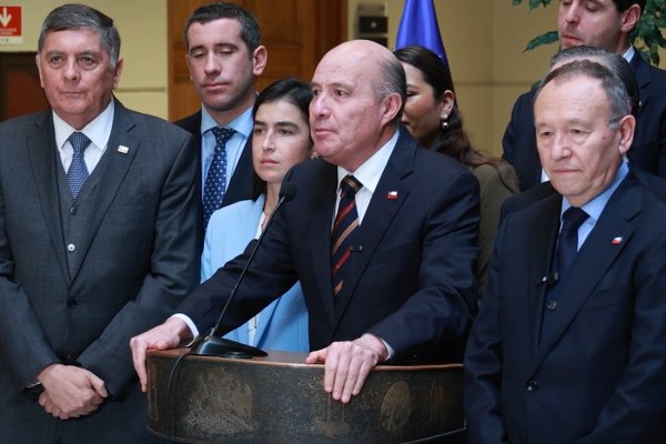 <p>Ahora en DF | Quiroz celebra aprobación de los ejes centrales del proyecto de reactivación: "Estamos enormemente satisfechos"</p>