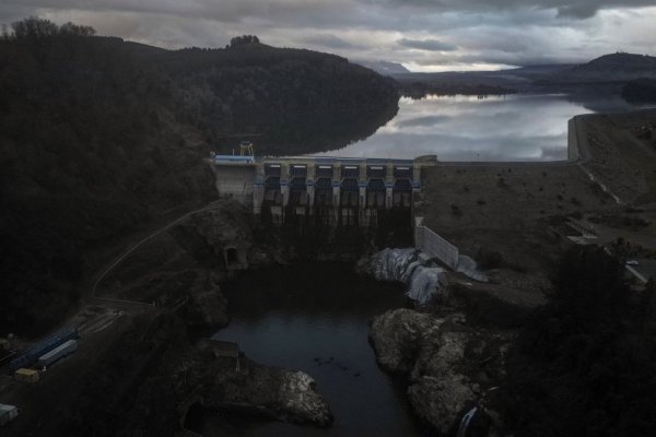 <p>Últimas lluvias alivian estrechez del sistema eléctrico y alejan por ahora la dictación de un decreto de racionamiento</p>