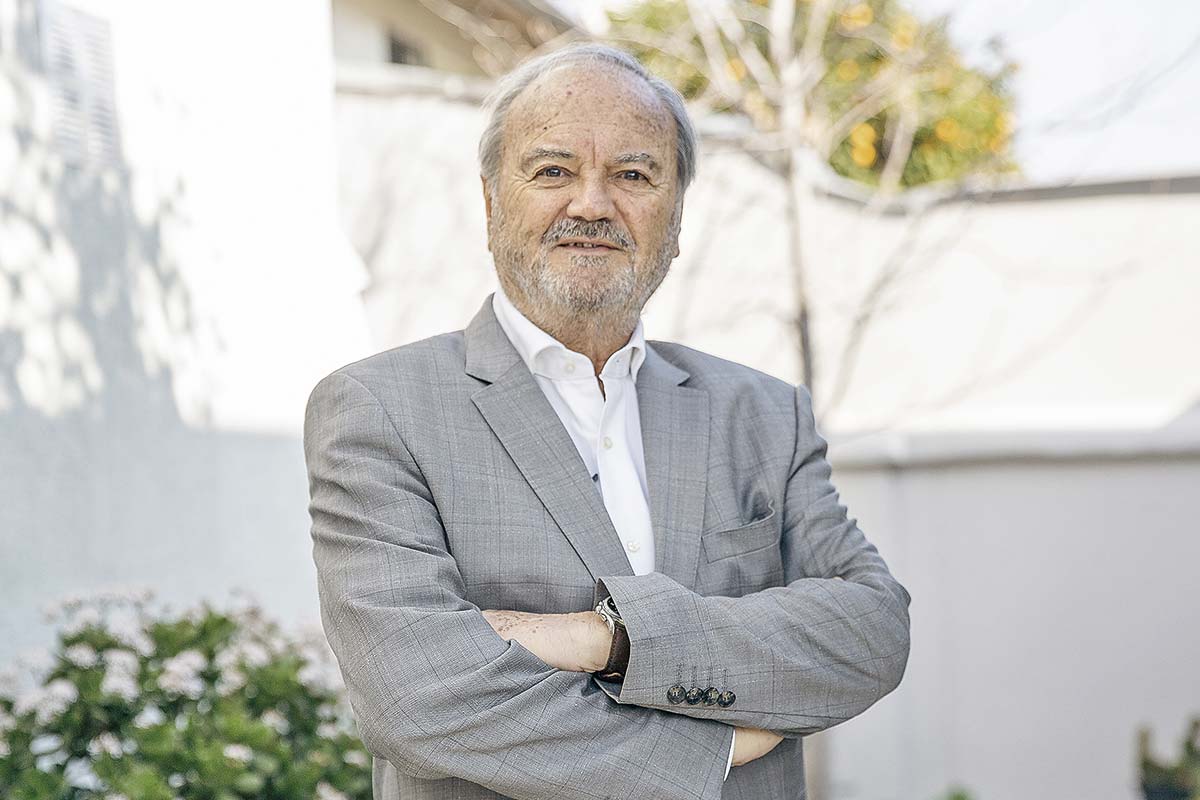 <p>El doctor Horacio Amaral en el centro ancla de PositronMed en Providencia. Foto: Jonathan Duran</p>