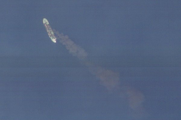 <p>Petróleo se dispara a US$ 98 tras ataques reivindicados por los hutíes a barcos en el Mar Rojo</p>