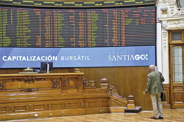 <p>Qué necesitan Cencosud, CMPC y Entel para salir del fondo de la tabla del IPSA</p>