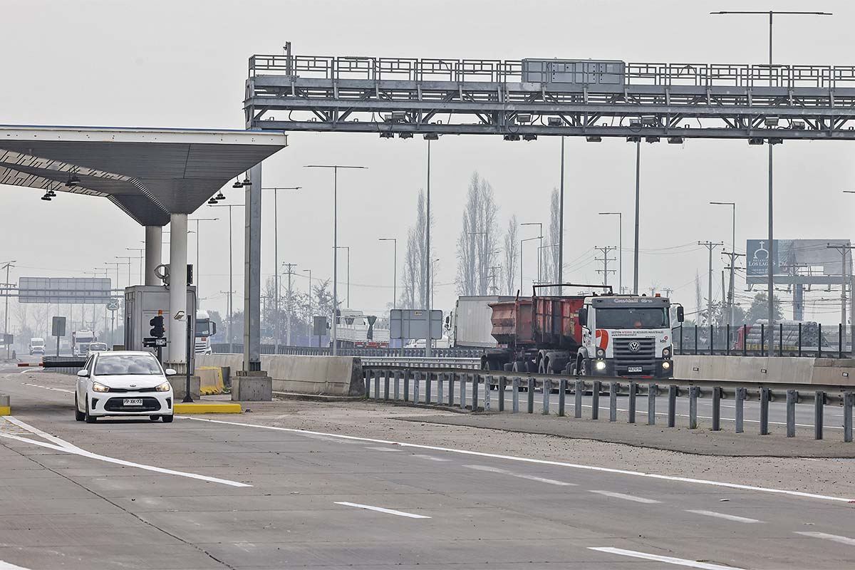 <p>MOP retoma análisis de una política nacional de peajes que fijaría una tarifa por kilómetro para la Ruta 5 y vías transversales</p>