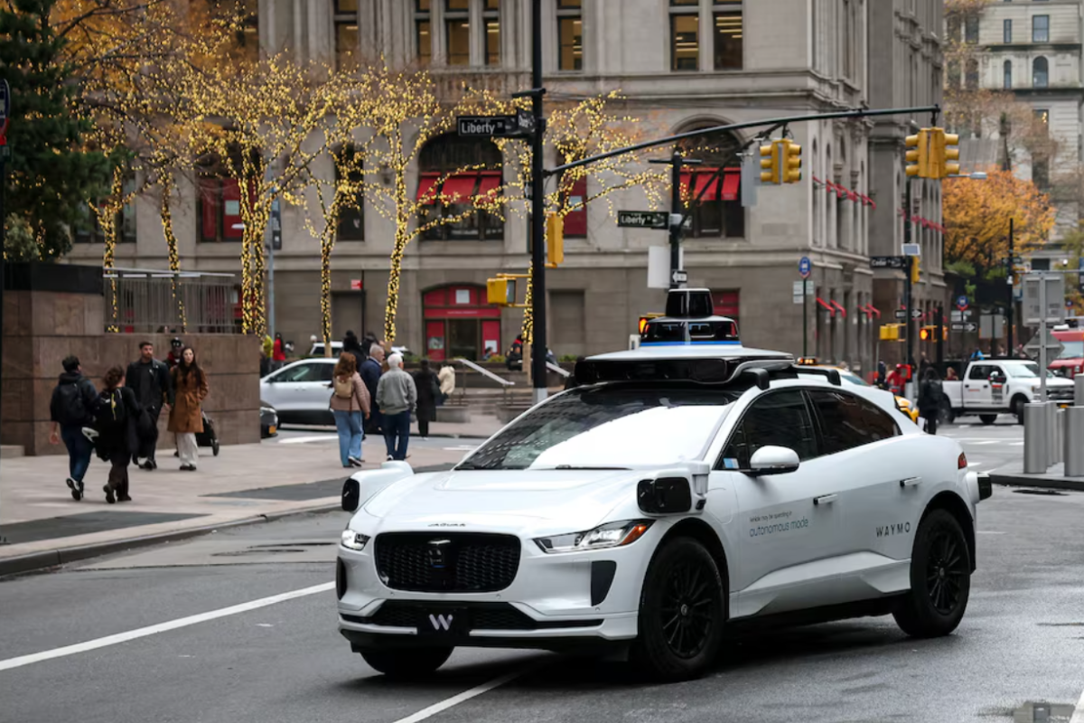<p>Waymo estudia una ruptura con Uber a medida que se agudizan las tensiones en el sector de los robotaxis</p>