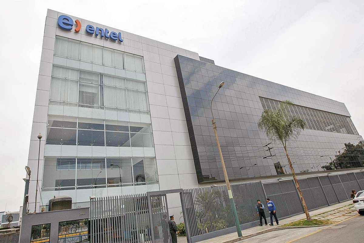 <p>Entel Perú y gobierno de Keiko Fujimori: “Se vienen años de estabilidad política para el país y un ambiente propicio” para la inversión</p>