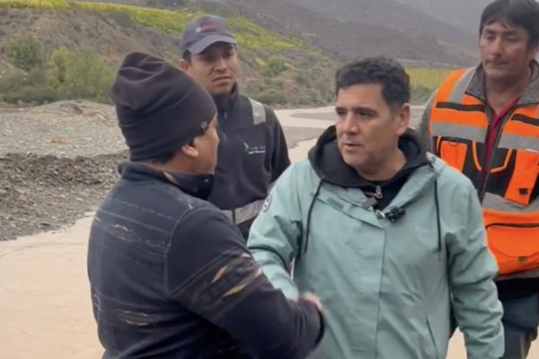<p>Alcalde de Monte Patria declara “persona non grata” al ministro de Agricultura y acusa que “revictimiza a quienes lo han perdido prácticamente todo”</p>