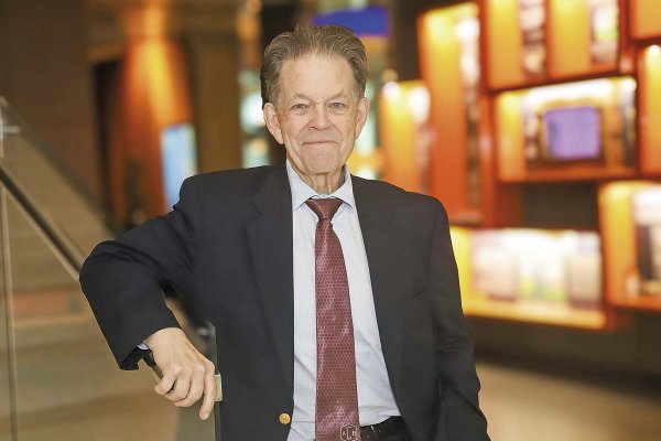 Arthur Laffer, economista creador de la Curva de Laffer: “Chile podría recortar tasas impositivas por todas partes y aumentar enormemente sus ingresos”