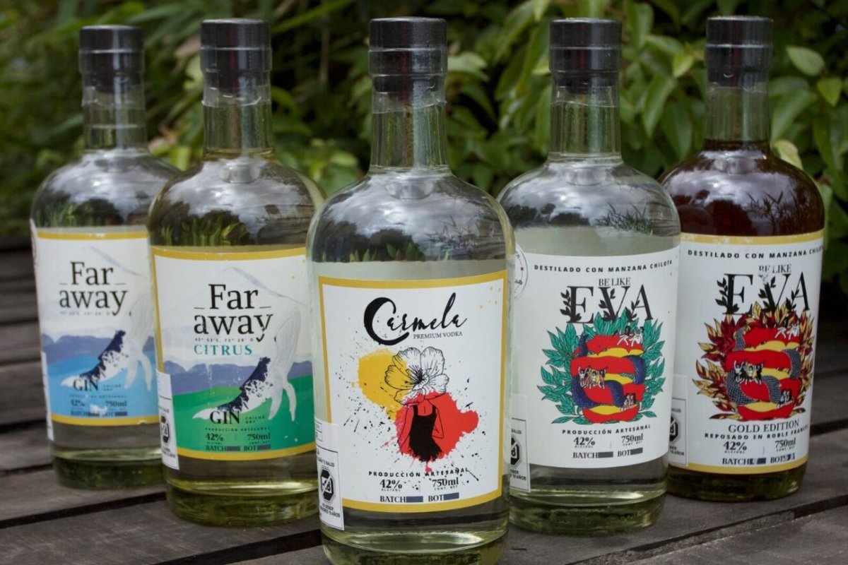 <p>Premiada destilería chilena busca transformar el mercado de las bebidas espirituosas con gin y vodka producido en Chiloé</p>
