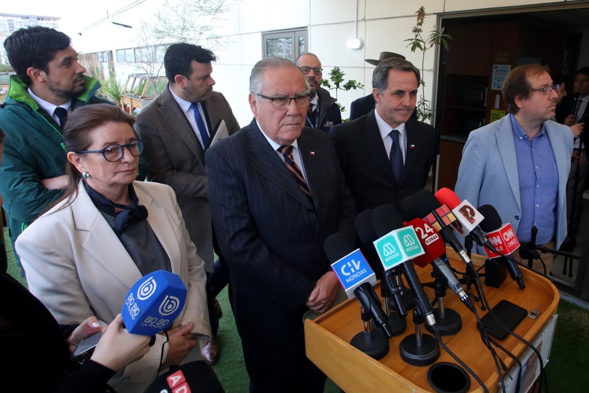 <p>Ministro Campos declara emergencia agrícola y critica aranceles de EEUU: "Es una actuación arbitraria que vulnera el TLC con Chile"</p>