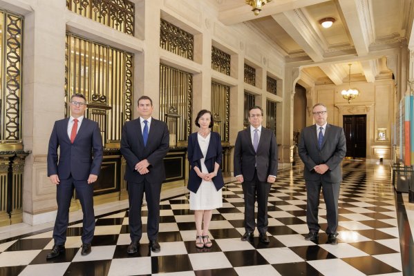 <p>Banco Central se ajusta al libreto y mantiene la tasa ante mayor incertidumbre asociada al conflicto en Medio Oriente</p>