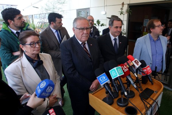 <p>Ministro Campos declara emergencia agrícola y critica aranceles de EEUU: "Es una actuación arbitraria que vulnera el TLC con Chile"</p>