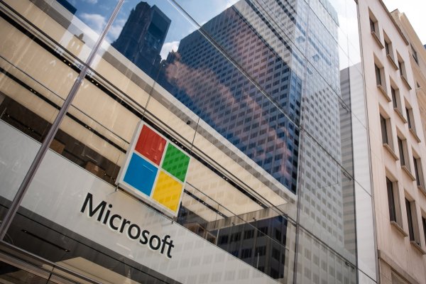 <p>Microsoft supera las expectativas gracias al impulso de Azure y la demanda por inteligencia artificial</p>