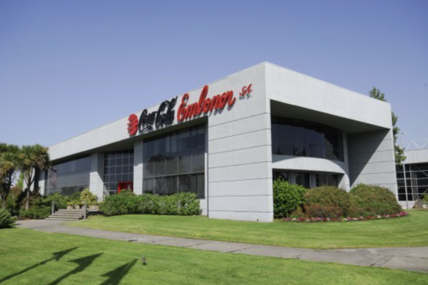 <p>Coca-Cola Embonor duplica sus ganancias a junio pese a caída en los ingresos</p>
