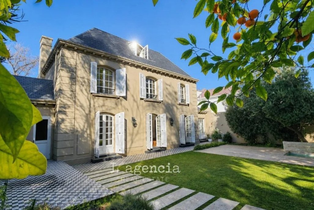 En $2.500 millones se vende la casa donde han vivido Herman Chadwick Valdés, Máximo Pacheco y Román Blanco