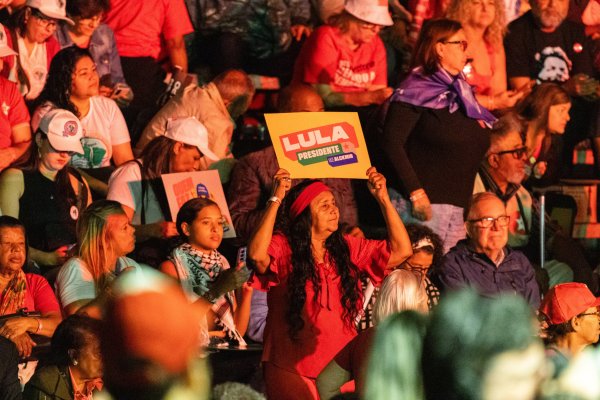 <p>Lula lanza su candidatura con promesas de inversión en defensa, educación y tierras raras</p>