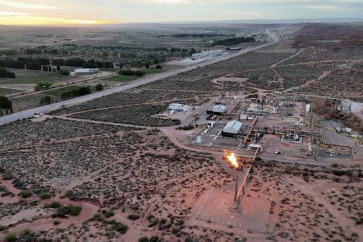 <p>Empresarios de Vaca Muerta en Argentina resaltan rol de Chile en desarrollo del megayacimiento: desde la experiencia minera a planta de GNL en Biobío</p>