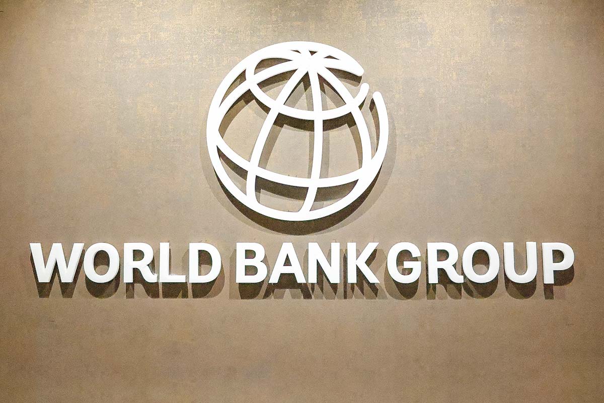 <p>Banco Mundial advierte que un 14% de los empleos en países de alto ingreso está en riesgo por el desarrollo de la inteligencia artificial</p>