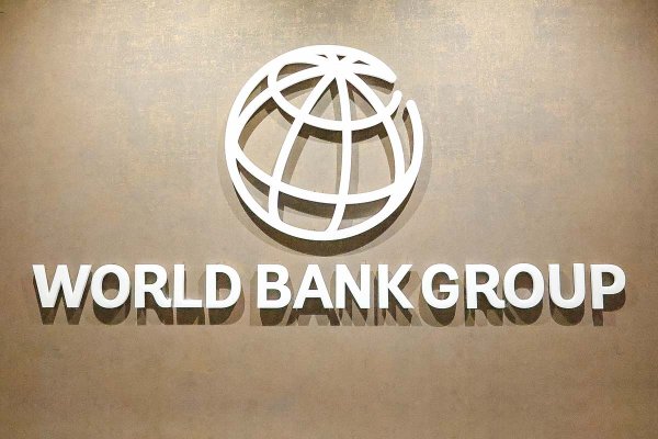 <p>Banco Mundial advierte que un 14% de los empleos en países de alto ingreso está en riesgo por el desarrollo de la inteligencia artificial</p>