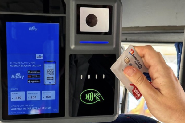 <p>Denuncias por cobros indebidos en buses de Antofagasta: Bipay descarta fallas en su plataforma y polémica escala a BancoEstado</p>