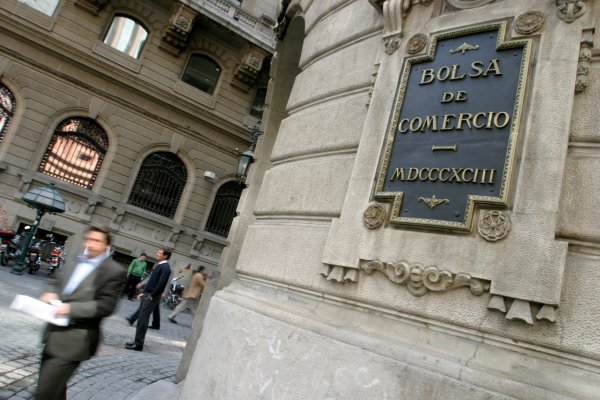 <p>Bolsa chilena abre al alza con impulso de Latam gracias a renovadas expectativas de una tregua en Medio Oriente</p>