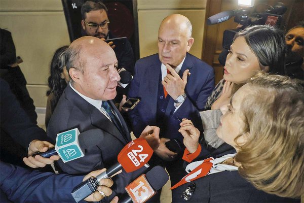 <p>Ministro de Hacienda, Jorge Quiroz, en el Congreso este martes. Foto: Aton.</p>