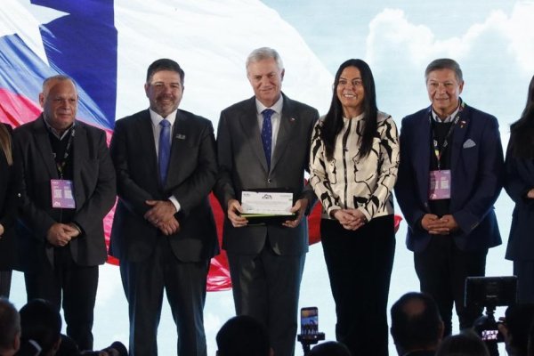 <p>Cámara Regional del Comercio de Valparaíso entrega a presidente Kast propuesta para crear Consejo Nacional Autónomo de Comercio Internacional</p>