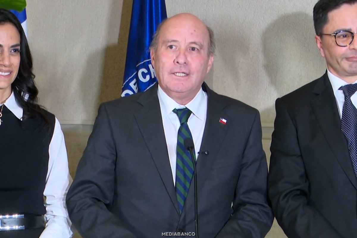 Ahora en DF | Ministro Quiroz celebra despacho del proyecto misceláneo: "Chile comienza nuevamente a crecer"