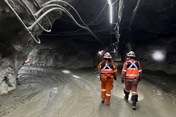 <p>El Teniente, con más de un siglo de antigüedad, posee más de 4.500 kilómetros de túneles y galerías subterráneas. (Foto: Reuters)</p>