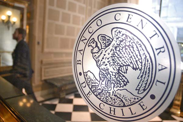 <p>Informe del Banco Central: empresas advierten de aumentos de costos y nulas contrataciones, pero anticipan un mejor segundo semestre</p>