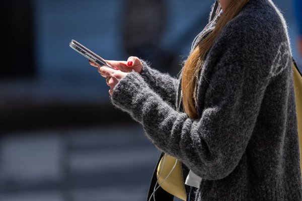<p>Un 98,5% de las portaciones en el segundo trimestre correspondió a teléfonos móviles. (Foto: Bloomberg)</p>