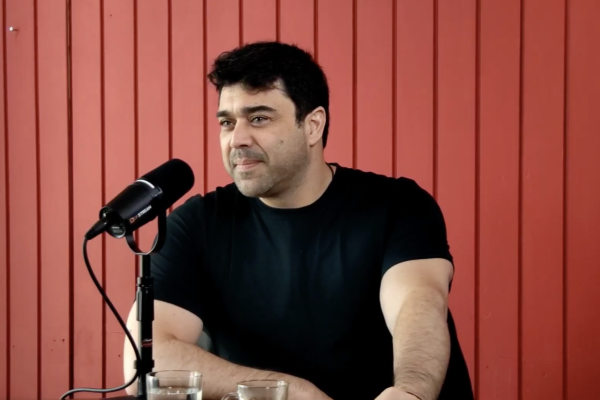 Andrés Awnetwant vendió dos empresas y ahora quiere vender las de otros
