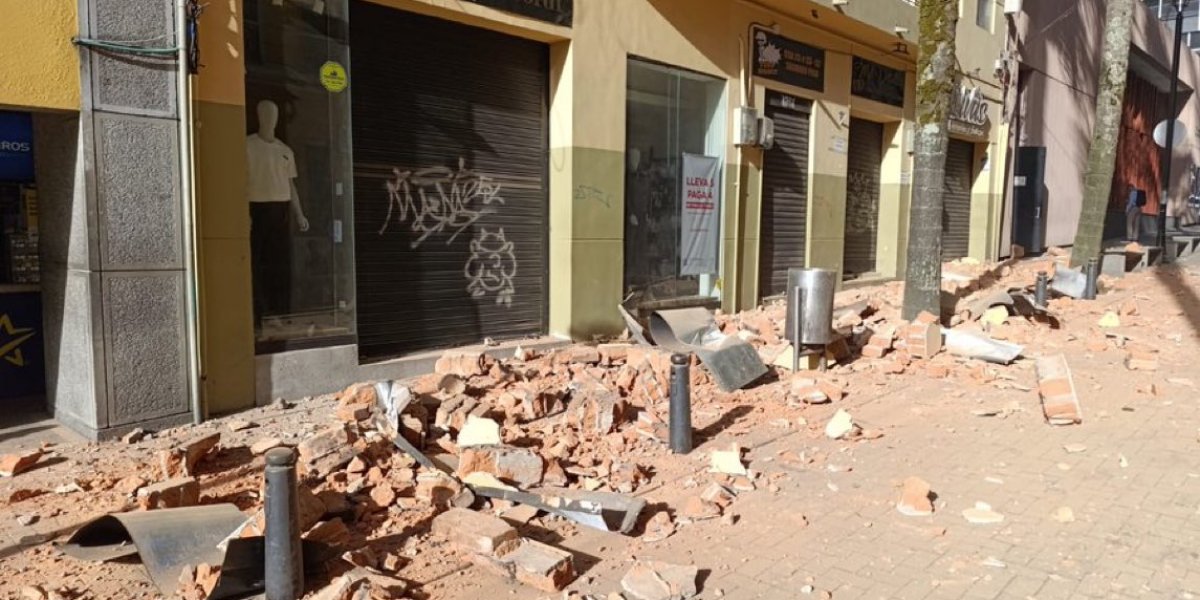 Ahora en DF | Colombia sufre el terremoto más potente de la última década y colapsan edificios en varias ciudades del país