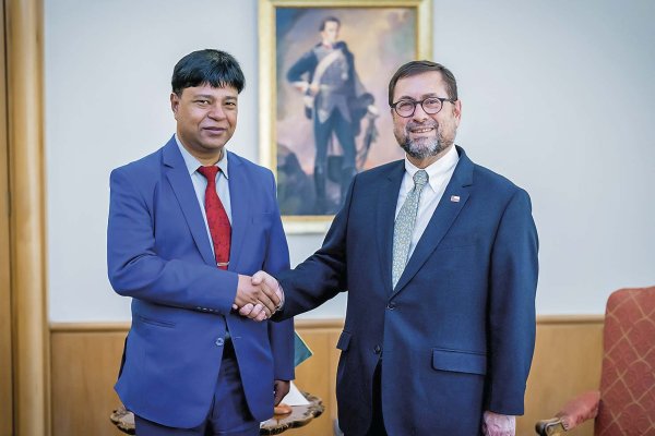 <p>Canciller se reúne con embajador de Bangladesh en primer paso para iniciar negociaciones para un TLC</p>