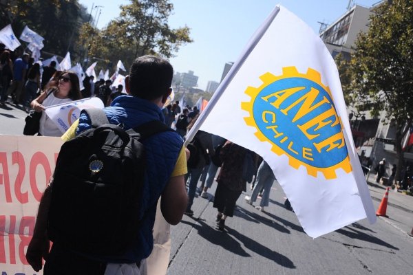Funcionarios públicos se enfrentan a Quiroz por comisión para reformar Estatuto Administrativo y acusa “grave descoordinación” en el gobierno