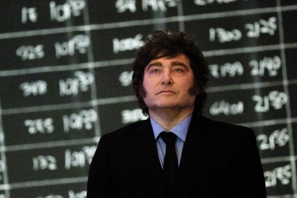 <p>Milei alivia sus políticas de ajuste monetario para reactivar la economía argentina</p>