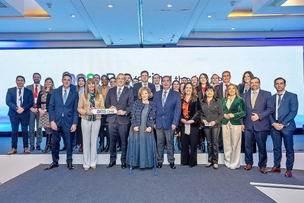 <p>Este jueves, junto a autoridades y ejecutivos de AES Corp y AES Andes, se inauguró oficialmente el Hub Andes Solar.</p>
