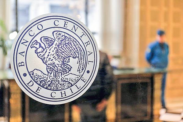 <p>Se desacelera el déficit en cuenta corriente en Chile, pero la deuda externa sigue anotando récord</p>
