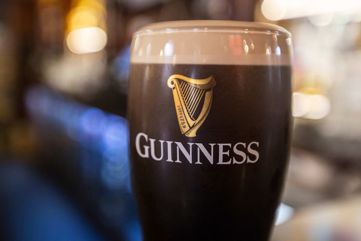 <p>Diageo recorta casi 2.000 empleos mientras el CEO, Dave Lewis, inicia una reestructuración</p>