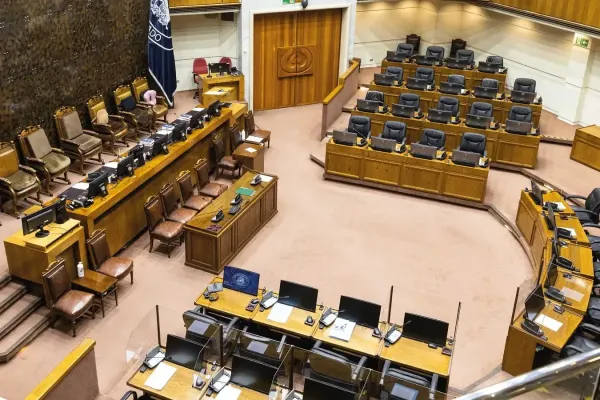 Oposición presiona al gobierno por levantamiento de secreto bancario para combatir el crimen organizado