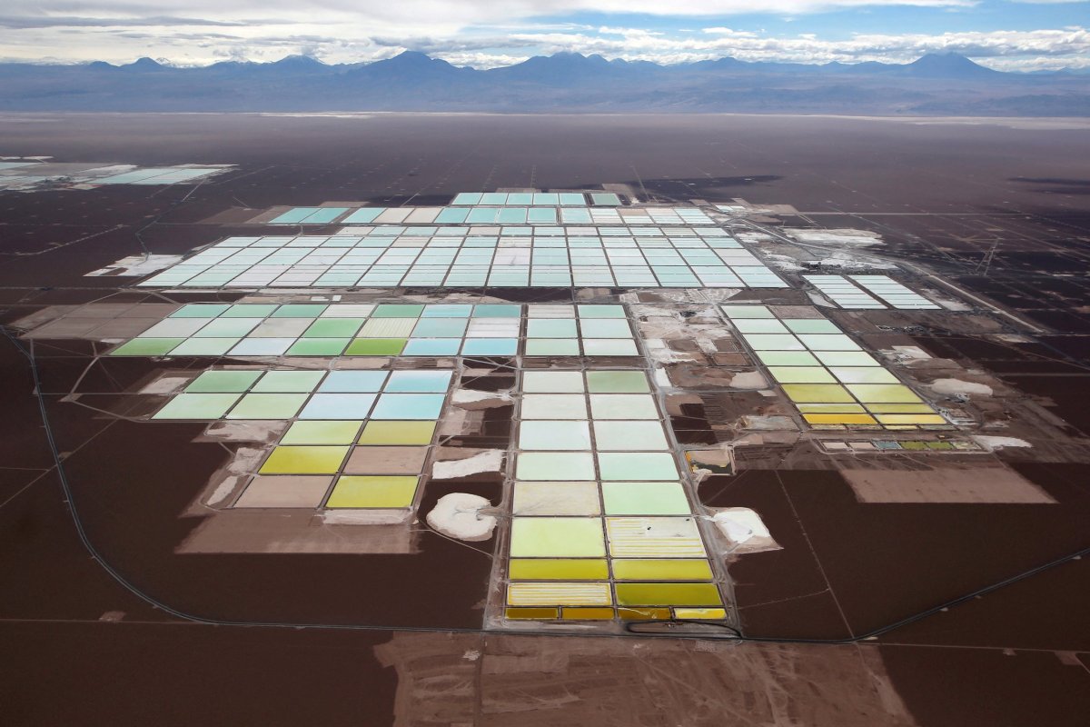 <p>Las utilidades de SQM se disparan y superan las estimaciones ante mayores ventas y precios del litio</p>