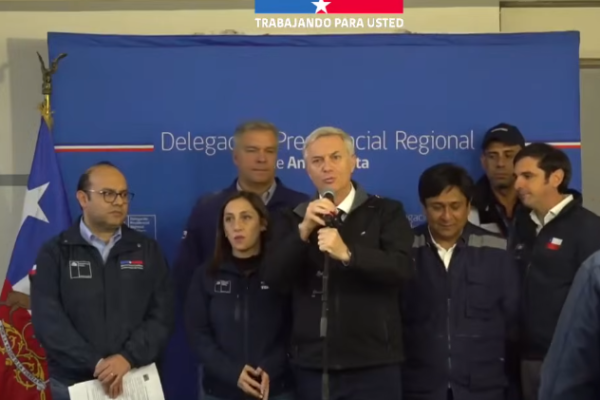 "Ya hay una ruta abierta hacia Tocopilla y se sigue trabajando en dos rutas más": Kast llega a Antofagasta a liderar tareas de emergencia tras temporales