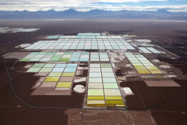 <p>Las utilidades de SQM se disparan y superan las estimaciones ante mayores ventas y precios del litio</p>